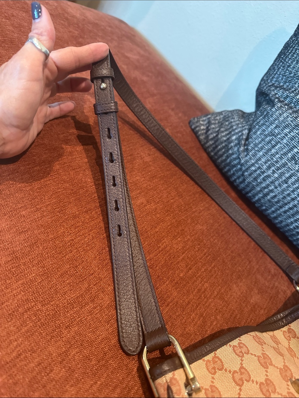 Authentic Gucci Beige & Brown GG Supreme Shoulder Bag with Gold Horsebit - Picture 12 of 16